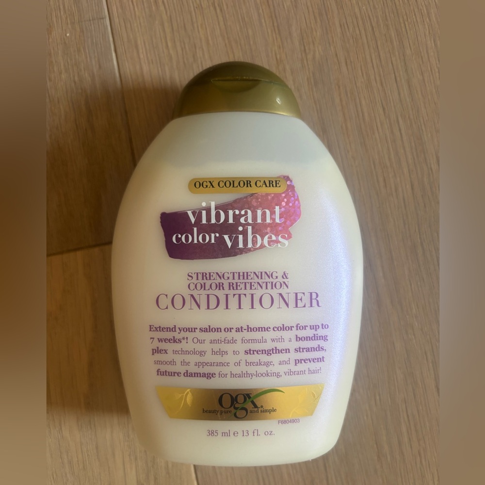 OGX Vibrant Color Vibes Strengthening & Color Retention Conditioner